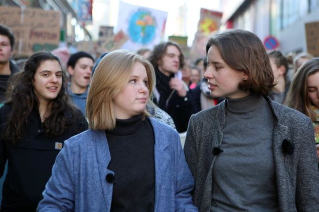 El veto de la derecha a la joven ecologista Greta Thunberg en la Eurocámara calienta las movilizaciones del clima del 15 de marzo